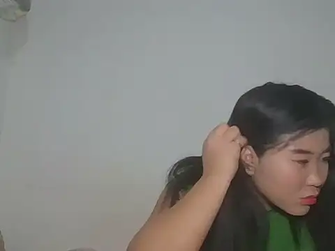 Snapshot of Zyeiii chatting on February 6, 2026, 9:55 pm Zyeiii online show from February 6, 2026, 9:55 pm