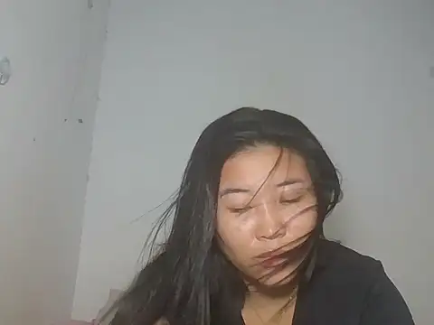 Snapshot of Zyeiii chatting on June 25, 2026, 6:35 pm Zyeiii online show from June 25, 2026, 6:35 pm