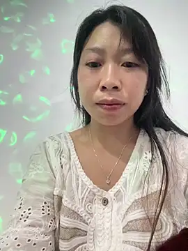 Snapshot of Mayly_lucky2 chatting on May 6, 2026, 10:14 pm Mayly lucky2 online show from May 6, 2026, 10:14 pm
