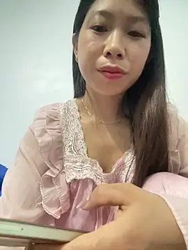 Snapshot of Mayly_lucky2 chatting on May 18, 2026, 9:52 pm Mayly lucky2 online show from May 18, 2026, 9:52 pm