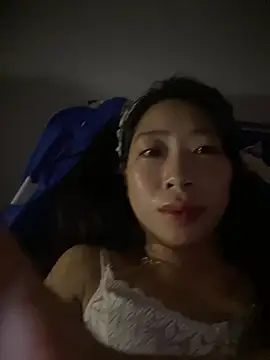 Snapshot of Mayly_lucky2 chatting on July 11, 2026, 10:54 pm Mayly lucky2 online show from July 11, 2026, 10:54 pm