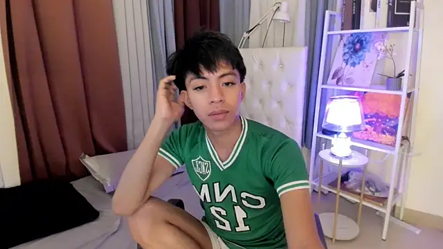 davincihugecock online show from April 22, 2026, 5:42 pm