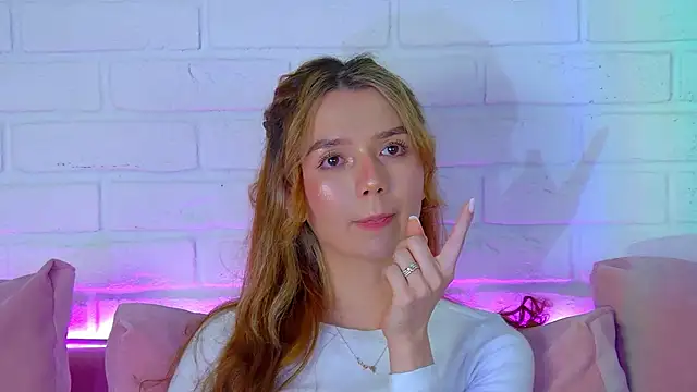 VanessaVienne online show from February 19, 2026, 4:20 am