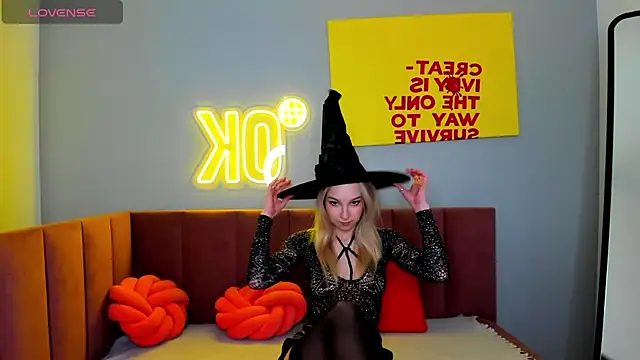 DaisyMellifluous online show from March 13, 2026, 1:32 am