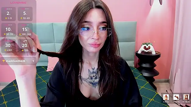 IvyDainty online show from June 12, 2026, 1:25 am