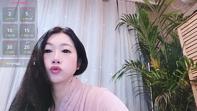 Snapshot of neinei_bao chatting on February 15, 2026, 12:44 am neinei bao online show from February 15, 2026, 12:44 am