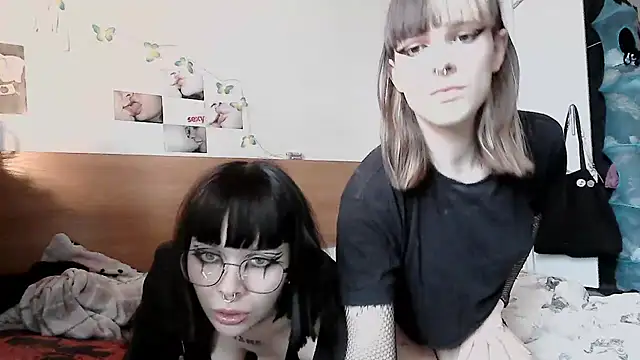 Snapshot of kicianiunia chatting on April 12, 2026, 4:21 pm kicianiunia online show from April 12, 2026, 4:21 pm