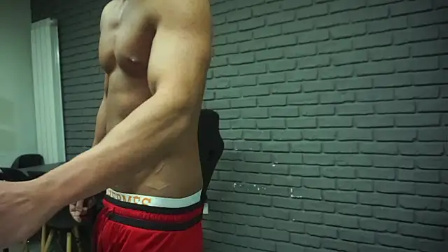 muscledesire online show from February 2, 2026, 5:06 am