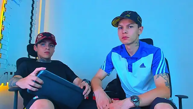 Snapshot of Thomas-Wil chatting on February 26, 2026, 8:20 pm Thomas-Wil online show from February 26, 2026, 8:20 pm