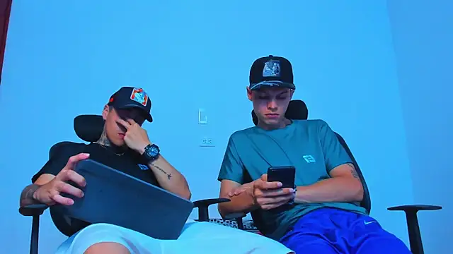 Snapshot of Thomas-Wil chatting on March 20, 2026, 8:10 pm Thomas-Wil online show from March 20, 2026, 8:10 pm