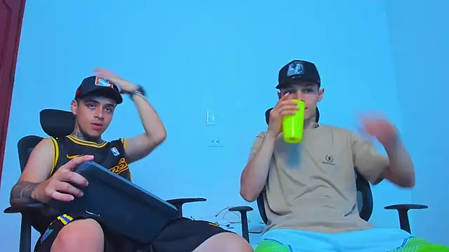 Snapshot of Thomas-Wil chatting on March 22, 2026, 4:08 pm Thomas-Wil online show from March 22, 2026, 4:08 pm