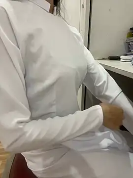 Linhtruong   online show from March 1, 2026, 2:28 pm