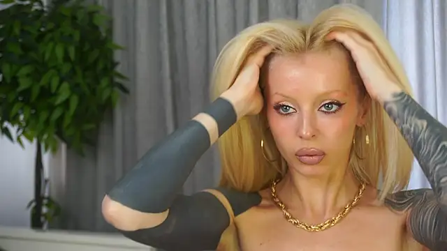 LanaReals online show from March 4, 2026, 8:11 am