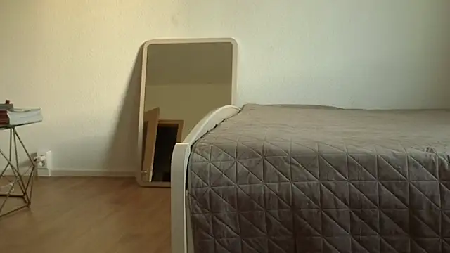 Snapshot of Satin_Sin chatting on May 27, 2026, 6:04 pm Satin Sin online show from May 27, 2026, 6:04 pm