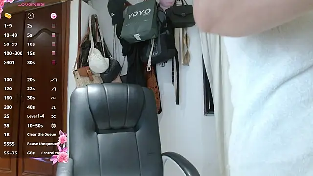 Scarlett 3X online show from March 15, 2026, 9:49 am