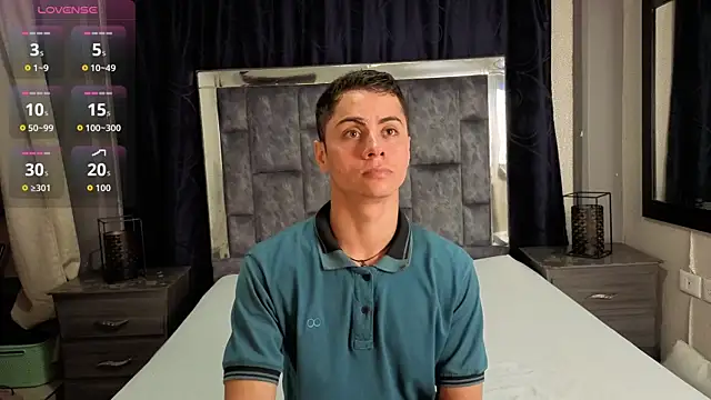 Snapshot of LeoMonnroe chatting on July 29, 2026, 7:46 pm LeoMonnroe online show from July 29, 2026, 7:46 pm