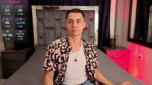Snapshot of LeoMonnroe chatting on July 23, 2026, 7:10 pm LeoMonnroe online show from July 23, 2026, 7:10 pm