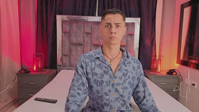 LeoMonnroe online show from February 27, 2026, 7:03 pm