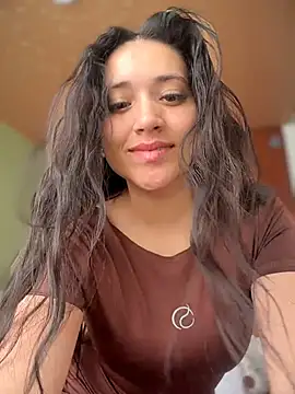 Snapshot of Veronica_Wins_ chatting on July 1, 2026, 2:39 pm Veronica Wins online show from July 1, 2026, 2:39 pm