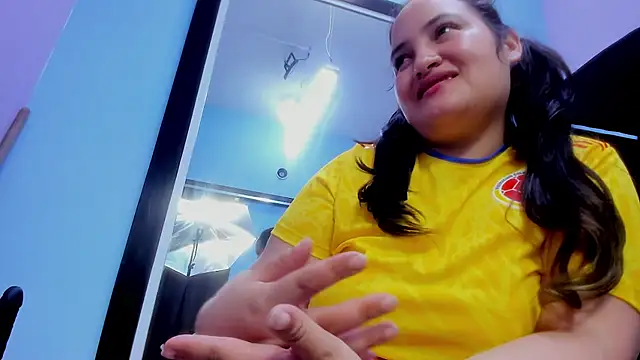 MiaRouss69 online show from April 25, 2026, 9:45 am