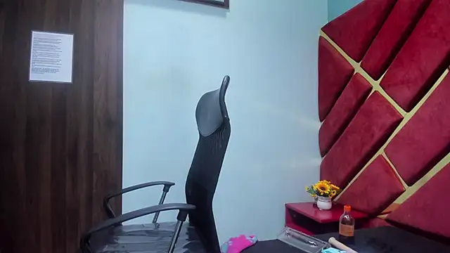 MiaRouss69 online show from February 22, 2026, 5:10 am