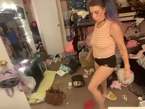 MegaTinyyy online show from July 8, 2026, 4:57 am