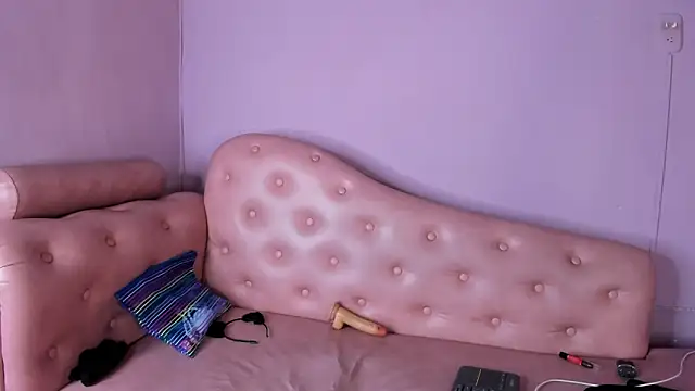 LeticiaHinkley online show from February 2, 2026, 7:35 pm