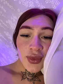 Snapshot of lizz_lunna chatting on July 28, 2026, 11:48 pm lizz lunna online show from July 28, 2026, 11:48 pm