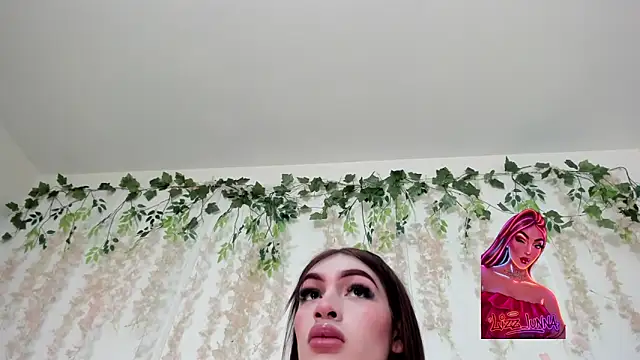 Snapshot of lizz_lunna chatting on June 15, 2026, 3:23 pm lizz lunna online show from June 15, 2026, 3:23 pm
