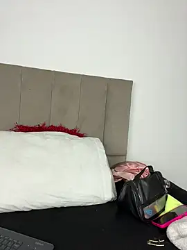 Snapshot of LeslyCooper1 chatting on February 11, 2026, 7:14 pm LeslyCooper1 online show from February 11, 2026, 7:14 pm