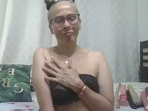 ZAMY1 online show from April 28, 2026, 10:47 pm