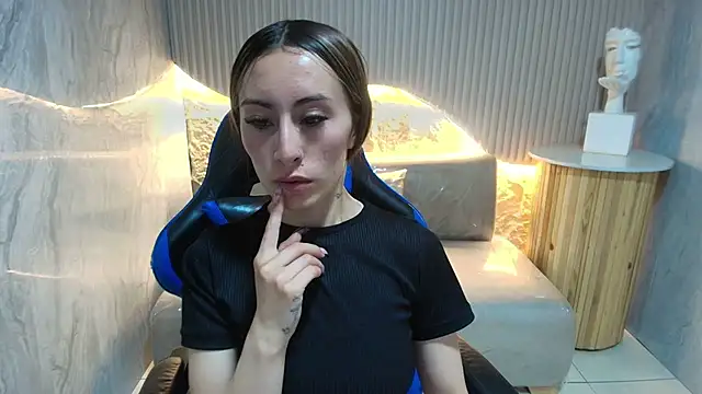 katalina r  online show from February 19, 2026, 3:25 am