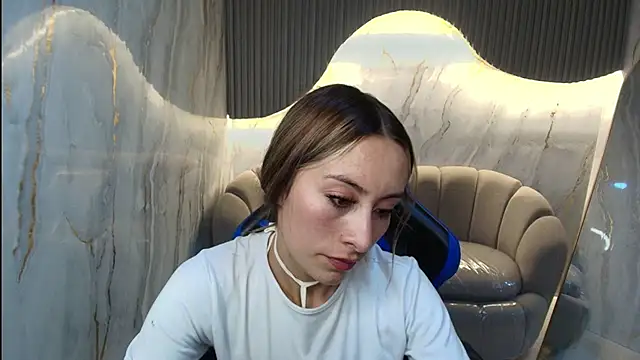 katalina r  online show from February 24, 2026, 3:18 am