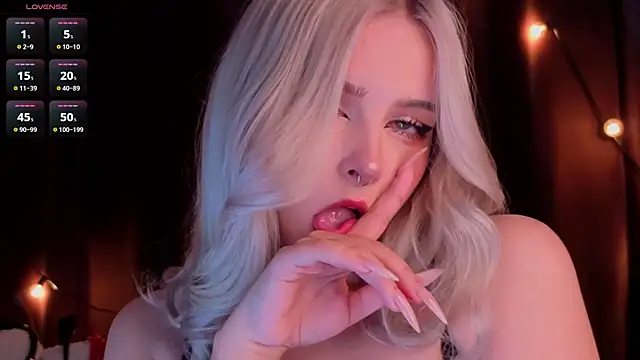 ShyniAlice online show from March 4, 2026, 4:53 am