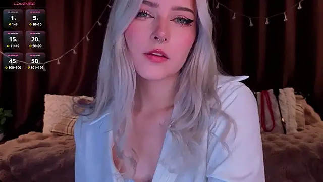 Snapshot of ShyniAlice chatting on March 31, 2026, 4:47 am ShyniAlice online show from March 31, 2026, 4:47 am