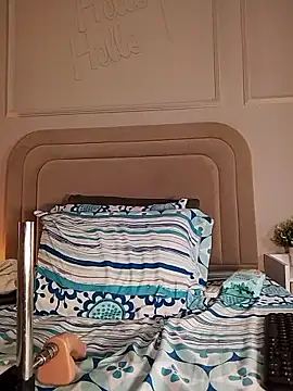 Miaaffox online show from March 21, 2026, 8:52 am