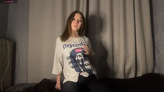 Snapshot of lilkaryne chatting on February 15, 2026, 2:49 pm lilkaryne online show from February 15, 2026, 2:49 pm