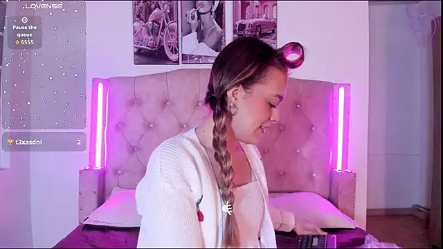 Snapshot of liaa__cutee chatting on January 13, 2026, 11:14 am liaa cutee online show from January 13, 2026, 11:14 am