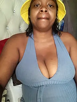 Snapshot of bigboobylicious chatting on April 7, 2026, 7:21 am bigboobylicious online show from April 7, 2026, 7:21 am