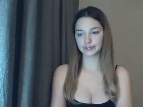 EvelineMagnetic online show from May 1, 2026, 8:14 pm