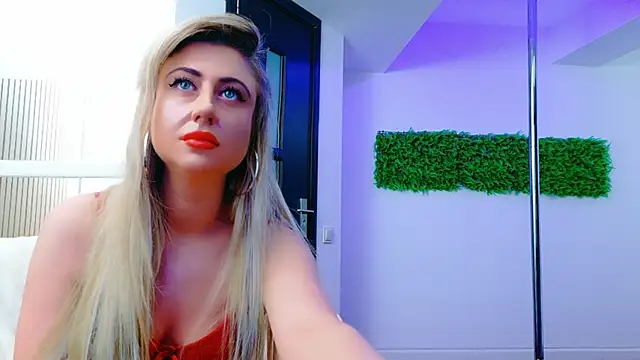 EvelinHill online show from March 19, 2026, 5:18 am