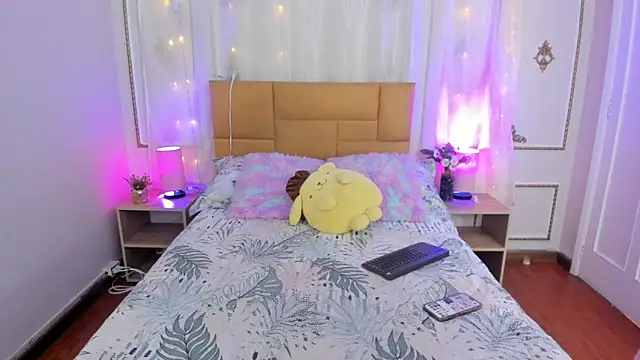 Jenifer James online show from February 16, 2026, 7:34 pm