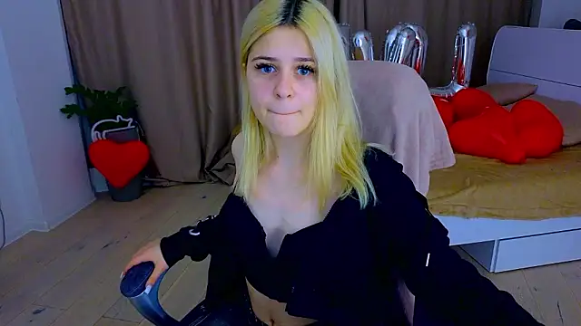 ApheliaStar online show from February 8, 2026, 4:05 pm