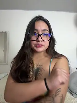 Snapshot of Diosa_lunar1 chatting on April 19, 2026, 10:23 pm Diosa lunar1 online show from April 19, 2026, 10:23 pm