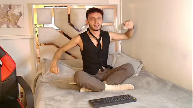 Curlystartt online show from January 15, 2026, 1:25 pm