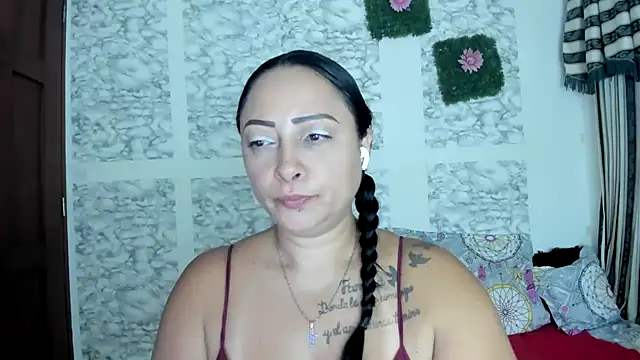 Snapshot of XXXStephanie_XXX chatting on June 2, 2026, 11:05 pm XXXStephanie XXX online show from June 2, 2026, 11:05 pm