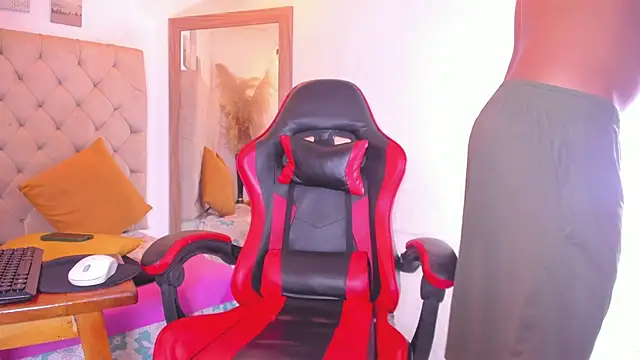 Snapshot of noah_sthone chatting on June 17, 2026, 10:08 pm noah sthone online show from June 17, 2026, 10:08 pm