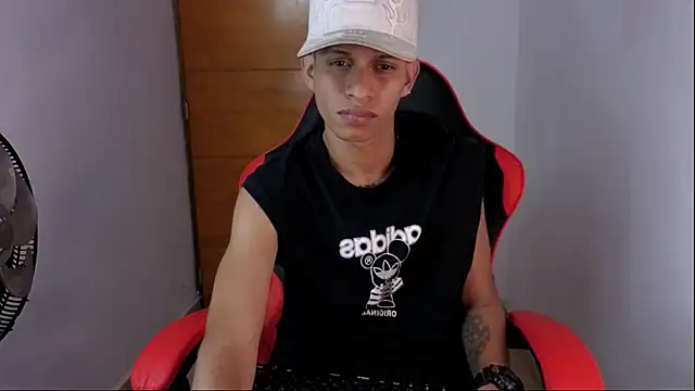 Niklaus1 online show from February 4, 2026, 5:02 am