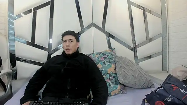 Snapshot of ScarlettAndLucas chatting on March 8, 2026, 12:19 pm ScarlettAndLucas online show from March 8, 2026, 12:19 pm