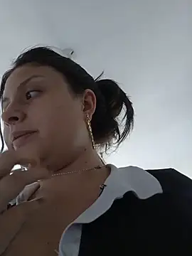 yessica gomez01 online show from June 10, 2026, 6:42 pm